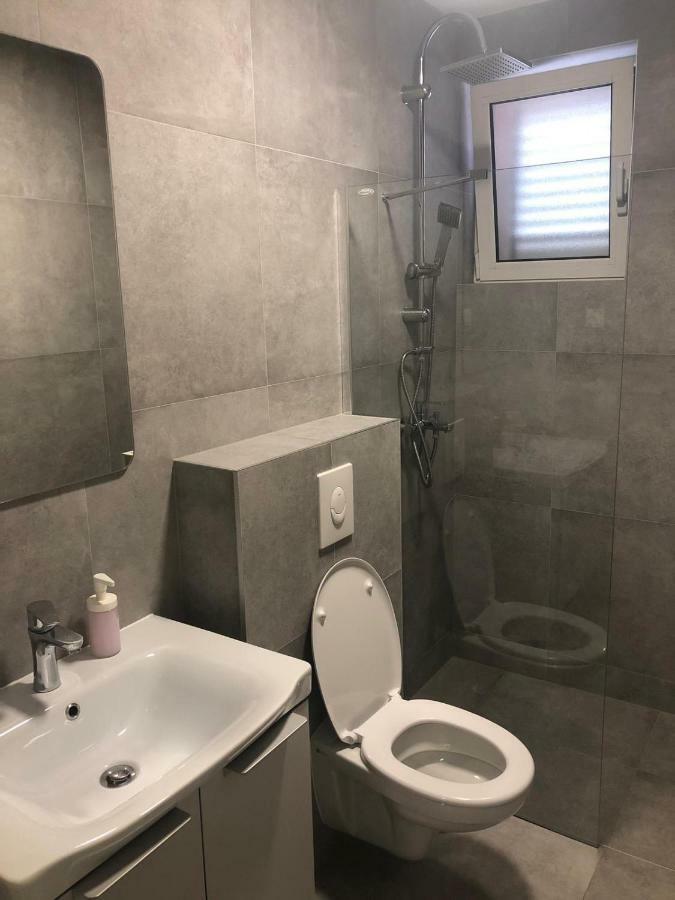 Antonia Apartma *